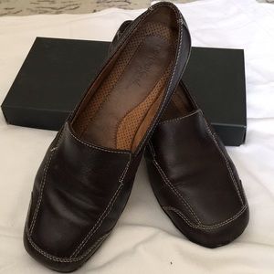 Liz Claiborne shoes. Very comfy.